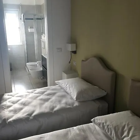 Zaira Bed and Breakfast *